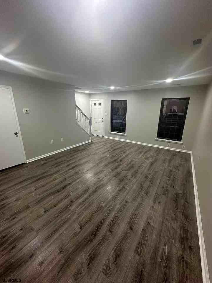 225 W Leeds Ave - Photo 3 of 15