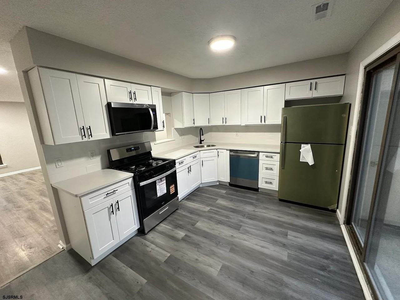 225 W Leeds Ave - Photo 4 of 15