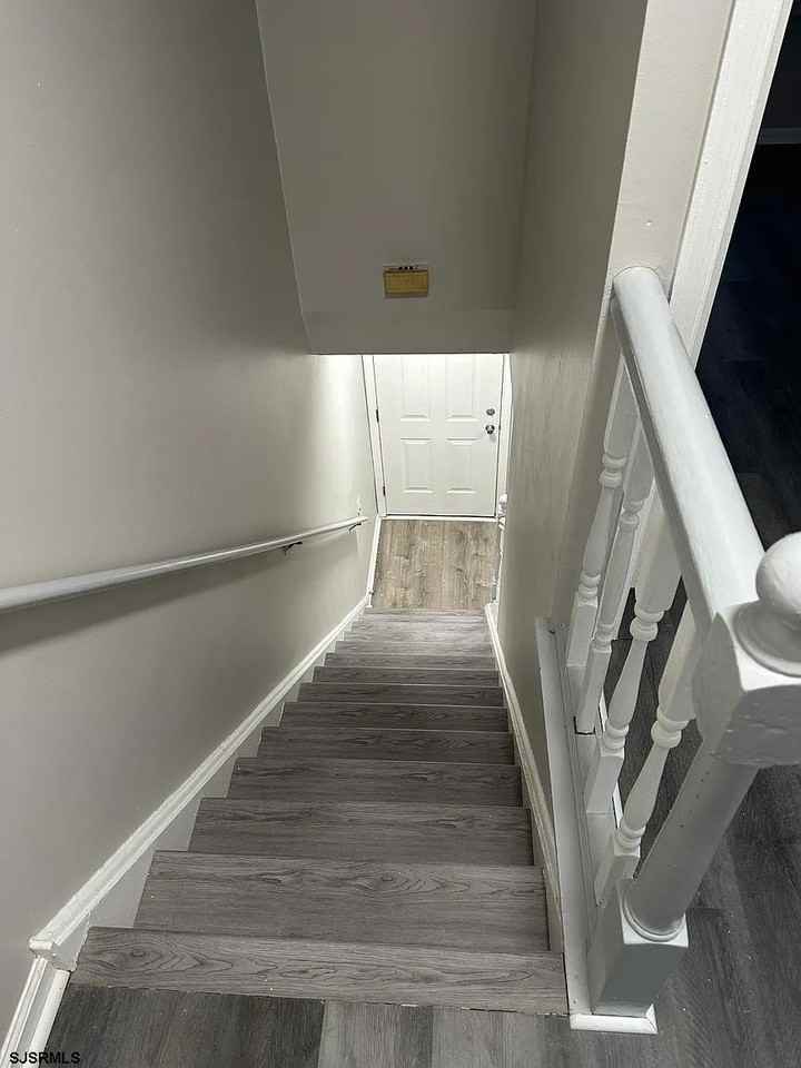 225 W Leeds Ave - Photo 7 of 15