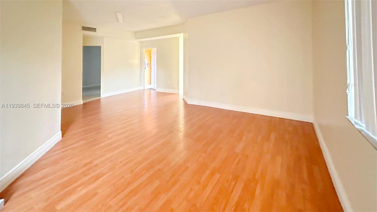 6928 Sw 39th St - Photo 5 of 30