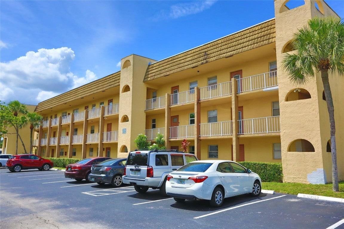 8225 Sunrise Lakes Blvd - Photo 6 of 41