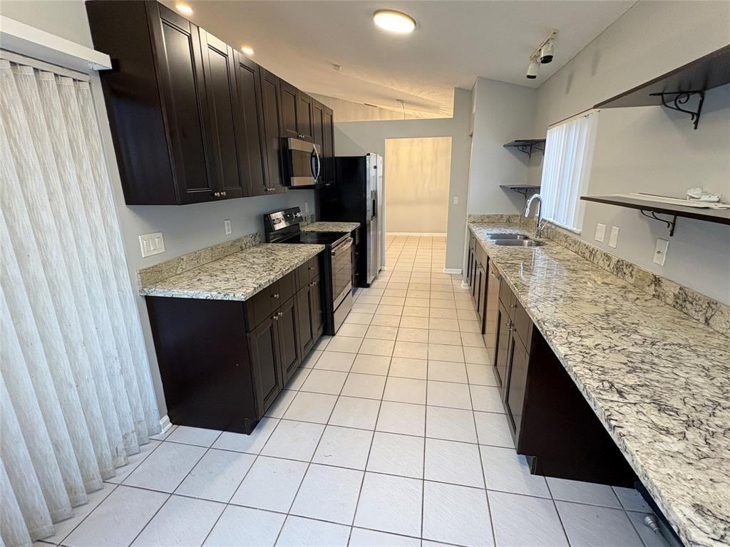 7720 Nw 63rd Way - Photo 6 of 23