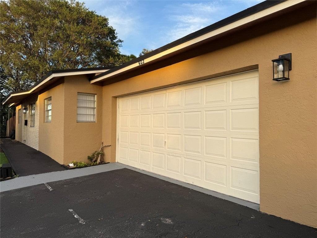 602 Ne 38th St - Photo 3 of 31