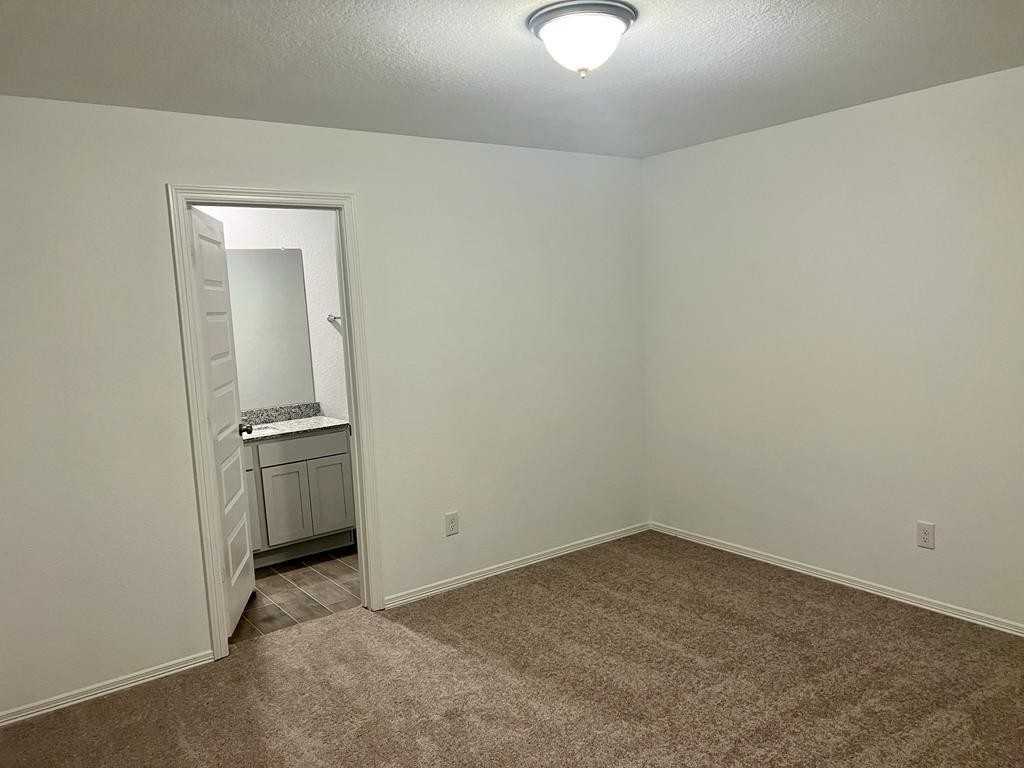 5727 Tabula Rasa Dr - Photo 2 of 6