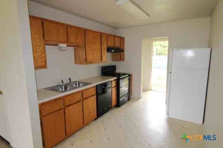 704 N 4th St - Photo 2 of 6