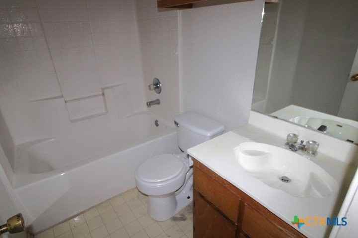 704 N 4th St - Photo 4 of 6