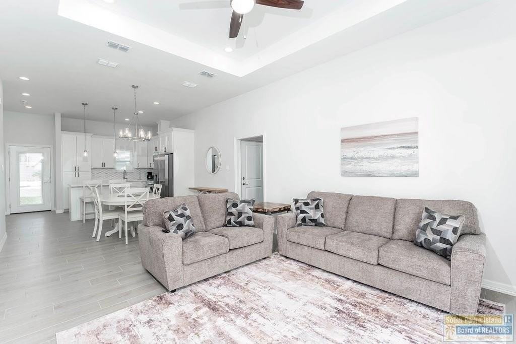 18 N Bay Hill Dr - Photo 5 of 39