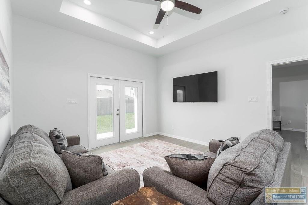 18 N Bay Hill Dr - Photo 7 of 39