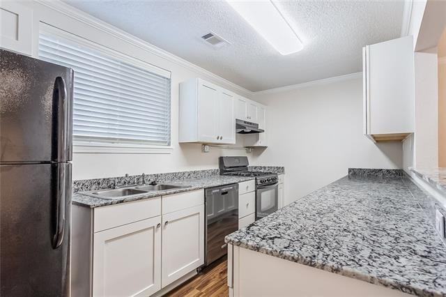 720 N Tyler St - Photo 4 of 15