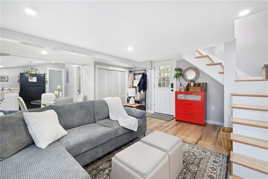 267 Green End Ave - Photo 2 of 20