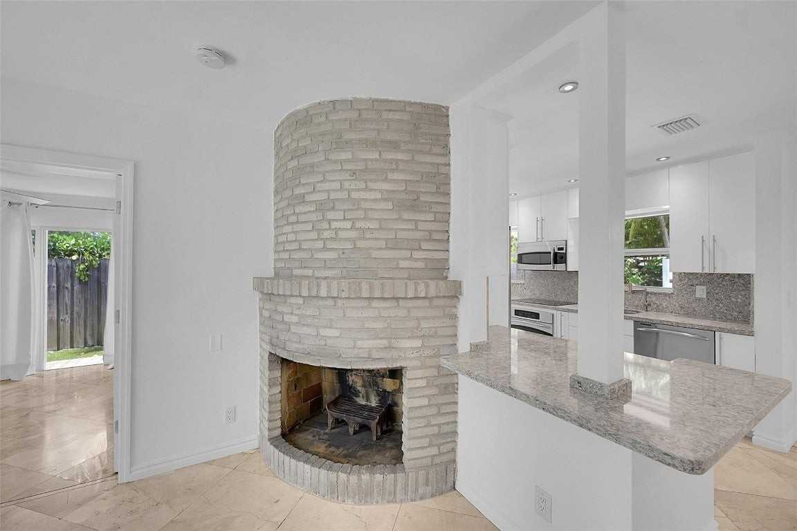 1434 Ne 16th Ave - Photo 6 of 41