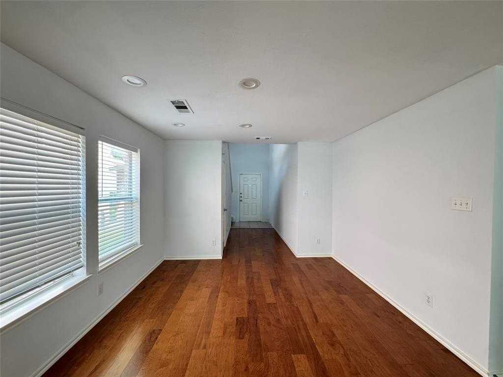 10105 Placid Dr - Photo 3 of 35