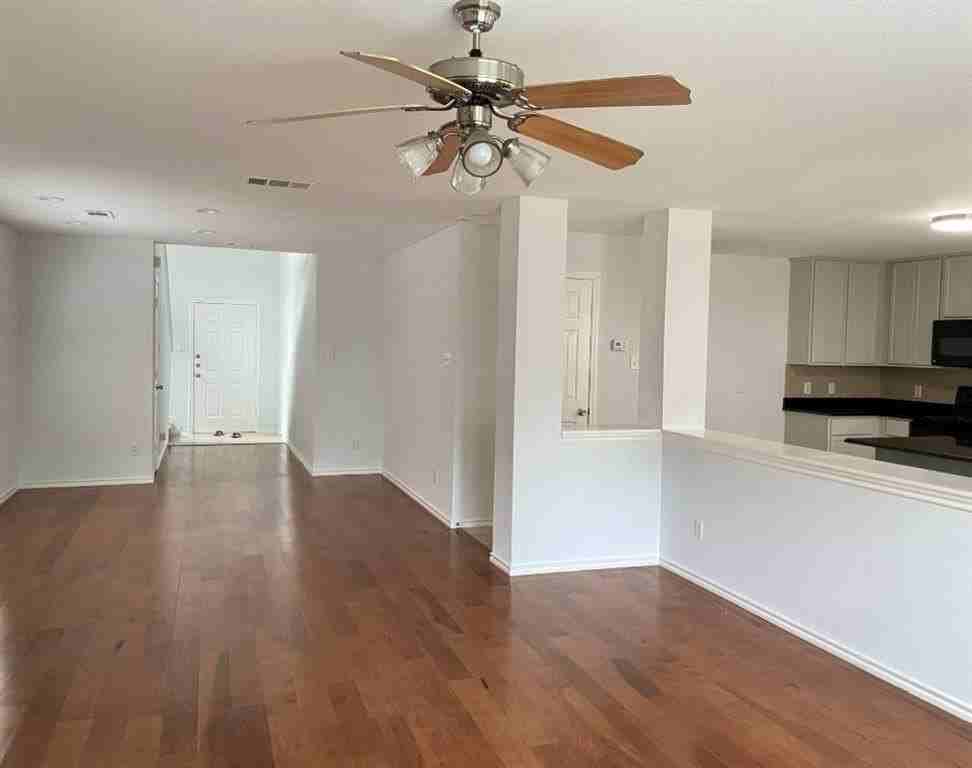 10105 Placid Dr - Photo 4 of 35