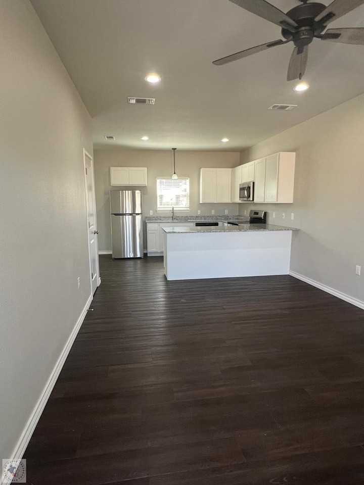 3468 Brooke Pl - Photo 4 of 10