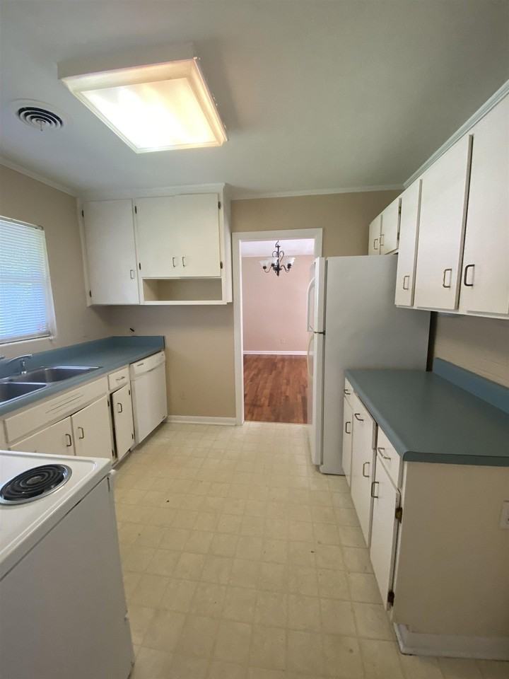 2073 Hollywood Dr - Photo 6 of 27