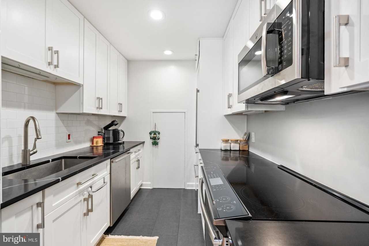 1710 Summit Pl Nw Unit 1710 #1710 - Photo 2 of 35