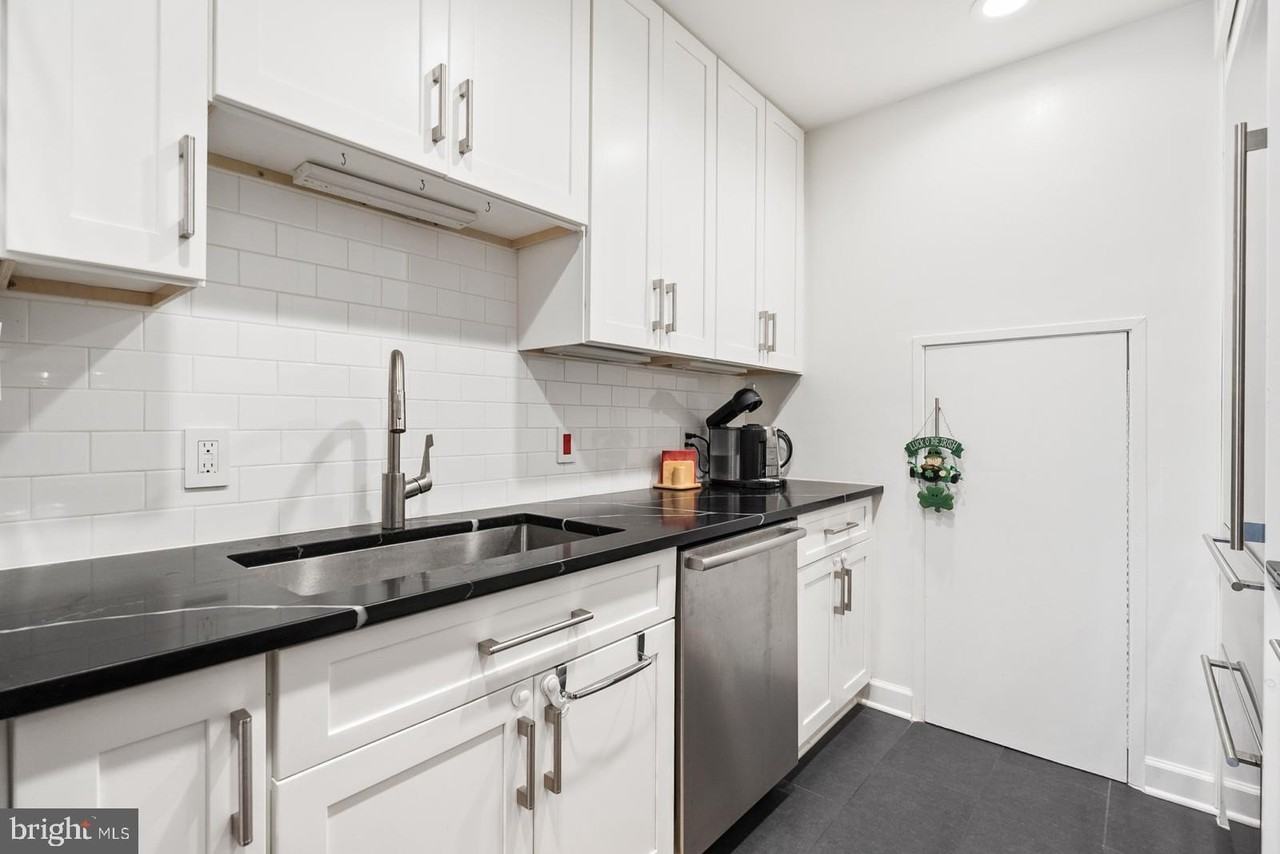 1710 Summit Pl Nw Unit 1710 #1710 - Photo 3 of 35