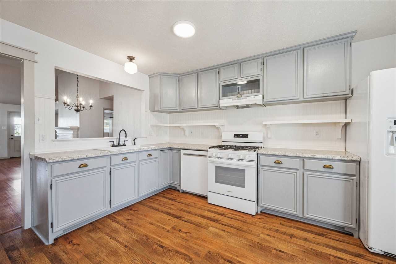 2824 Meadow Brook Ct - Photo 2 of 35