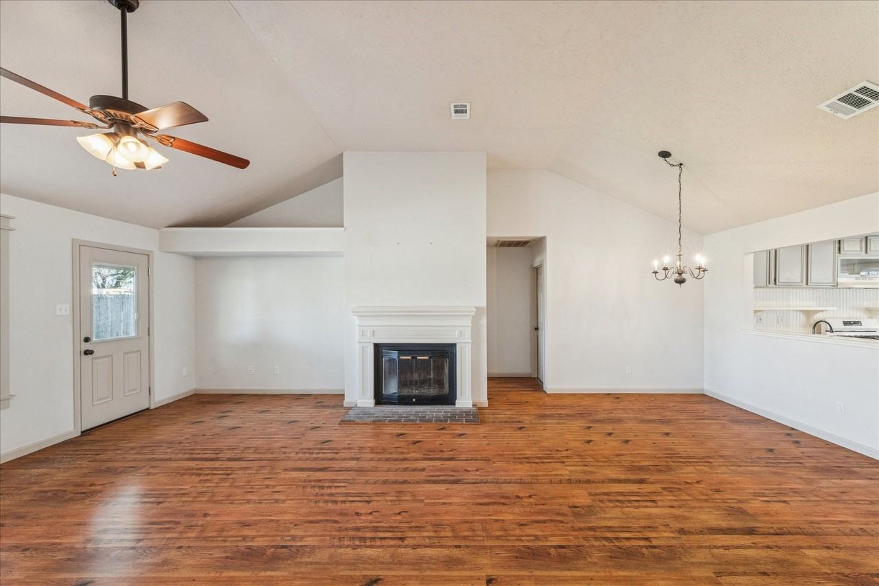 2824 Meadow Brook Ct - Photo 3 of 35