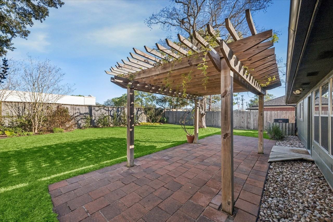 2824 Meadow Brook Ct - Photo 4 of 35