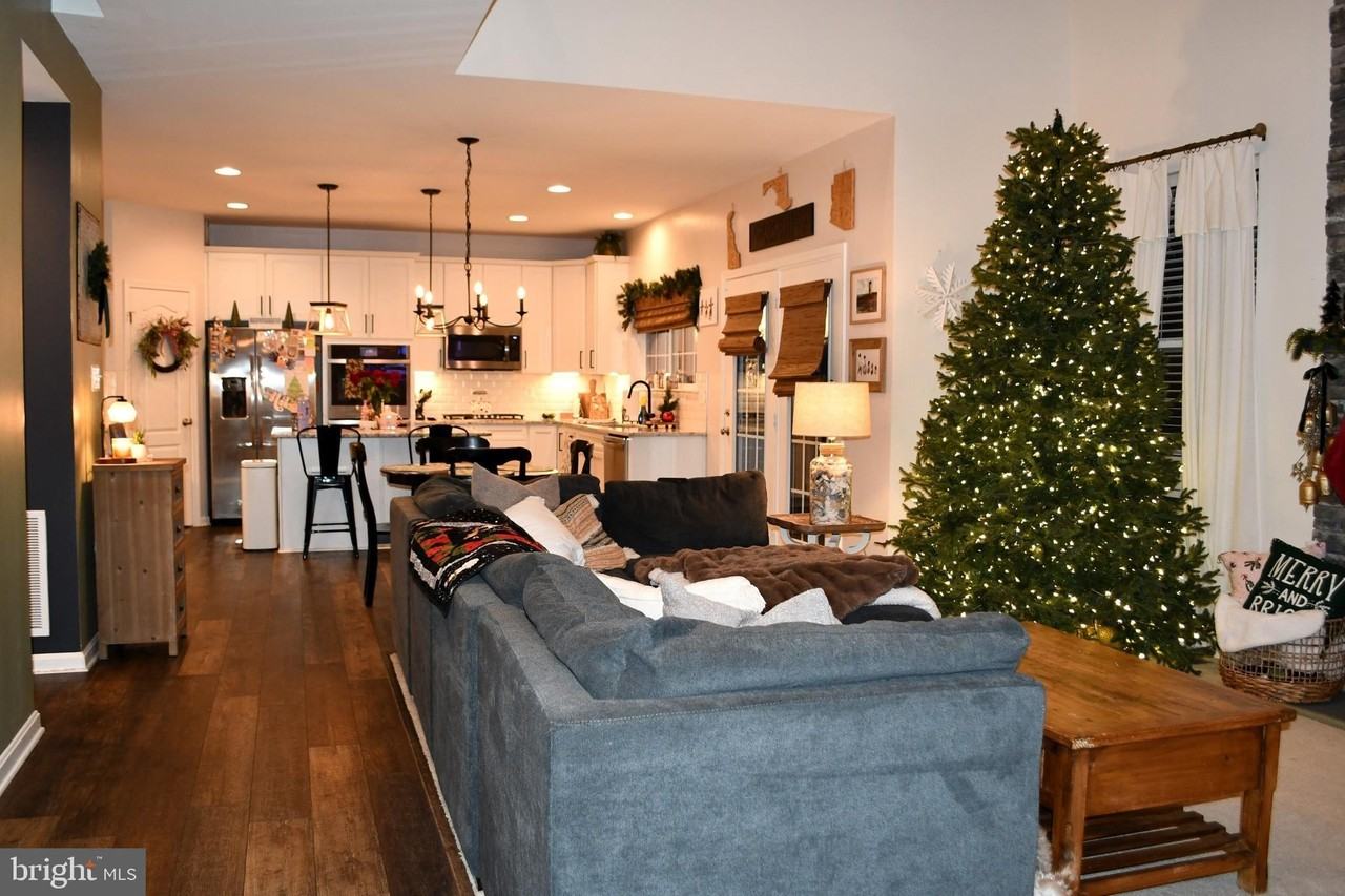 848 Chestnut Ridge Dr - Photo 3 of 38