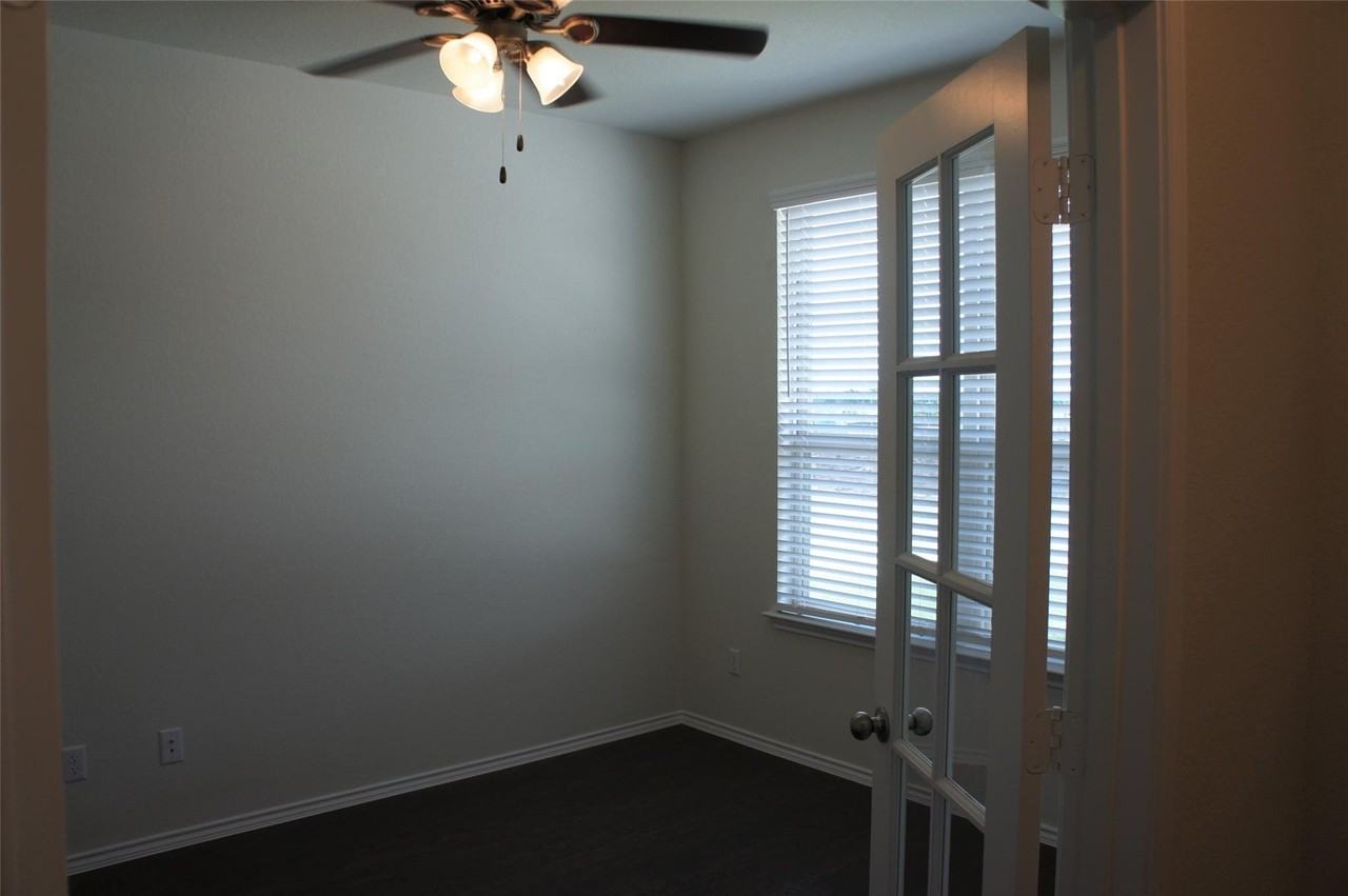 1612 Cliffbrake Way - Photo 3 of 13