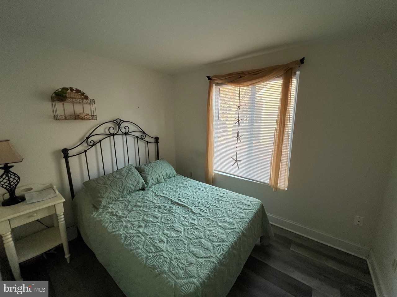 22740 Holly Way W - Photo 4 of 8