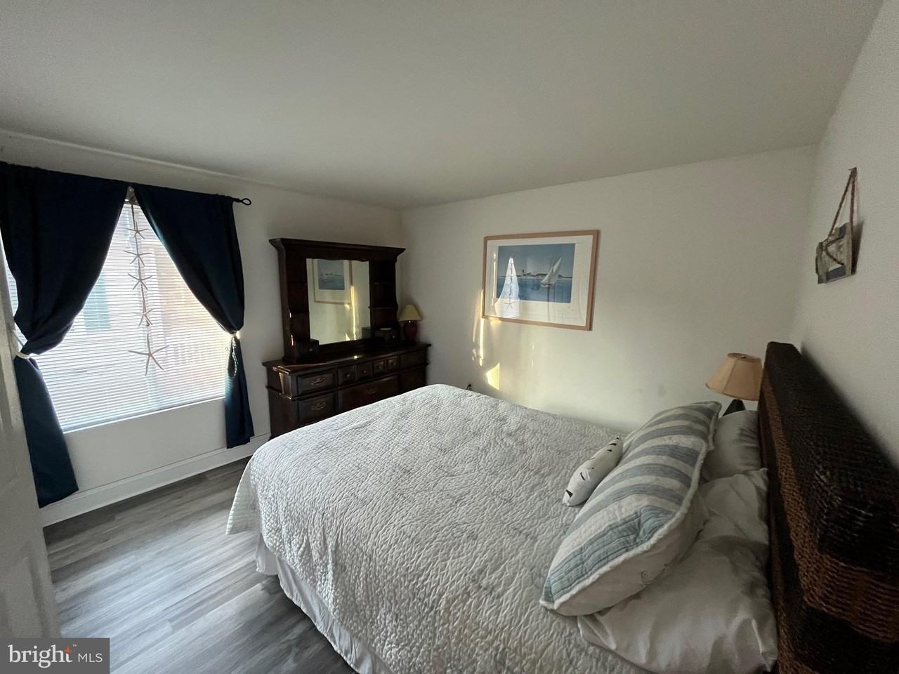 22740 Holly Way W - Photo 5 of 8