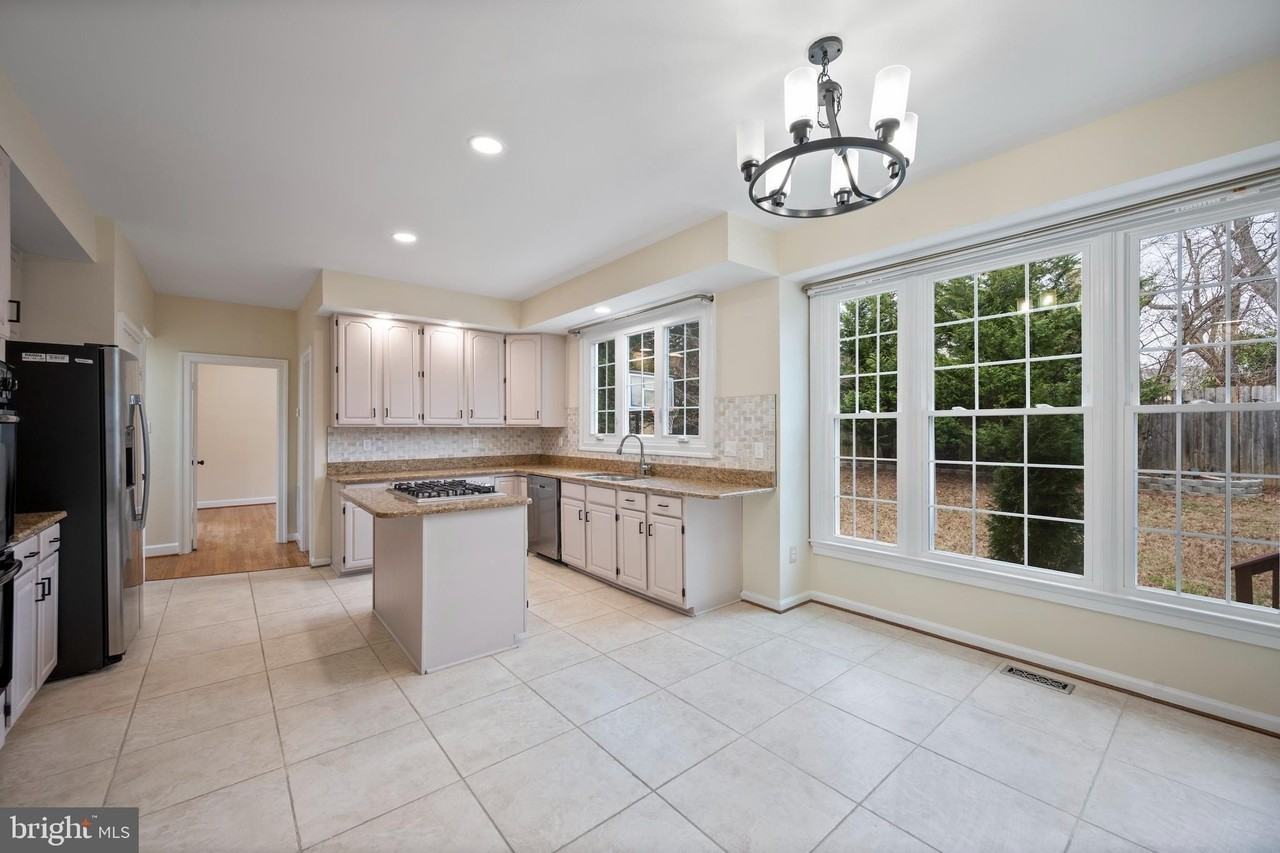 1324 Pleasant Meadow Rd - Photo 4 of 34