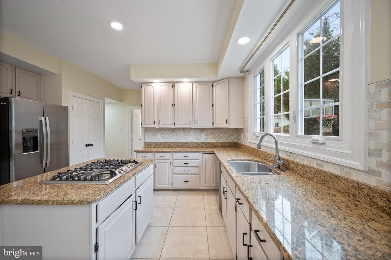 1324 Pleasant Meadow Rd - Photo 5 of 34