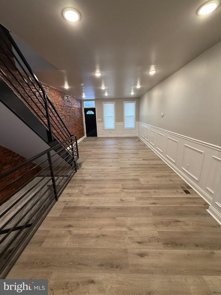 452 Ilchester Ave - Photo 4 of 21