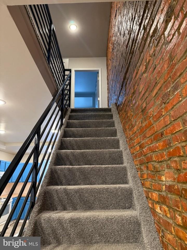 452 Ilchester Ave - Photo 7 of 21