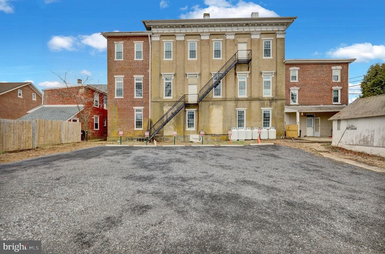 2693 W Philadelphia Ave - Photo 2 of 18