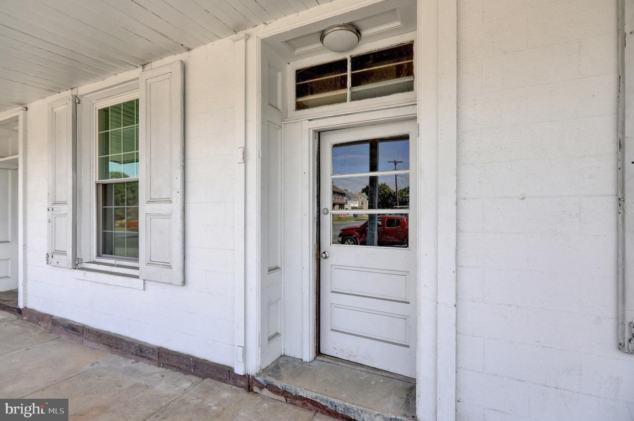 2693 W Philadelphia Ave - Photo 3 of 18