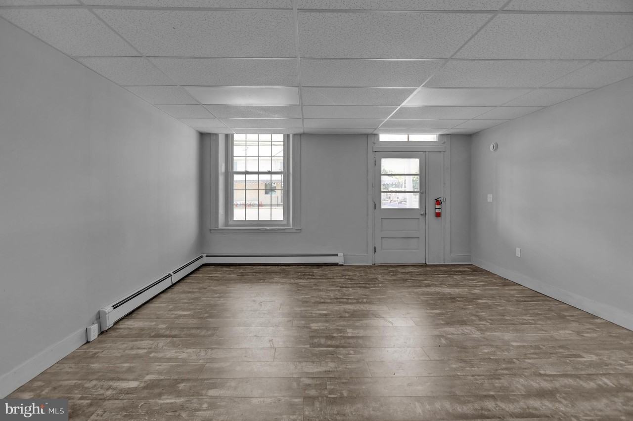 2693 W Philadelphia Ave - Photo 6 of 18