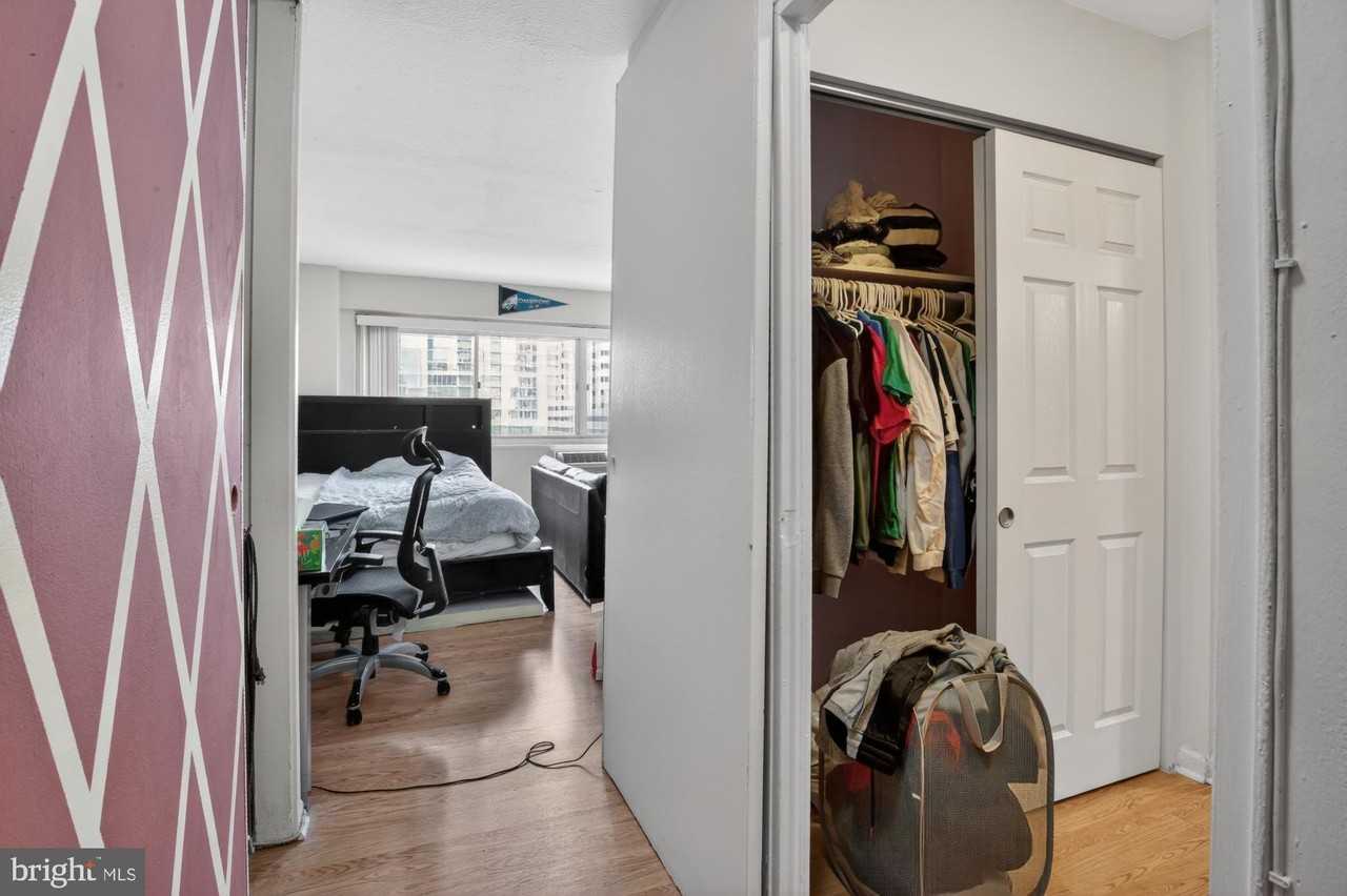 2101 Chestnut St Unit 923 #923 - Photo 4 of 26