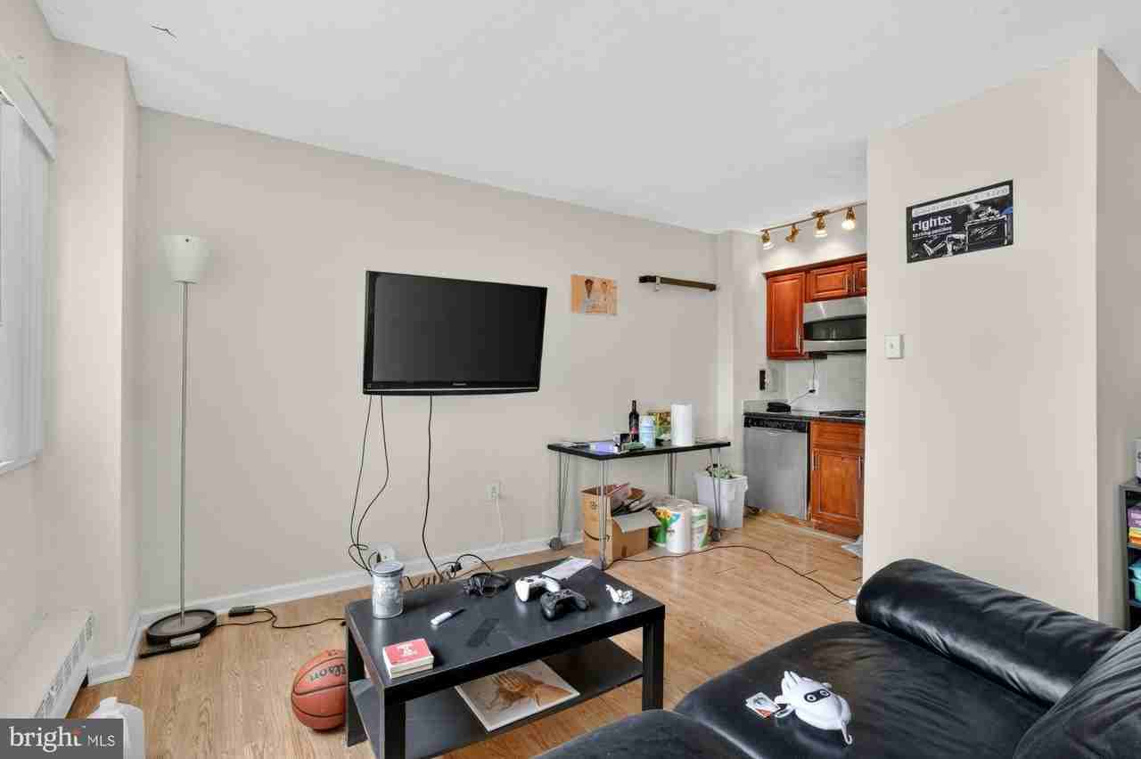 2101 Chestnut St Unit 923 #923 - Photo 5 of 26