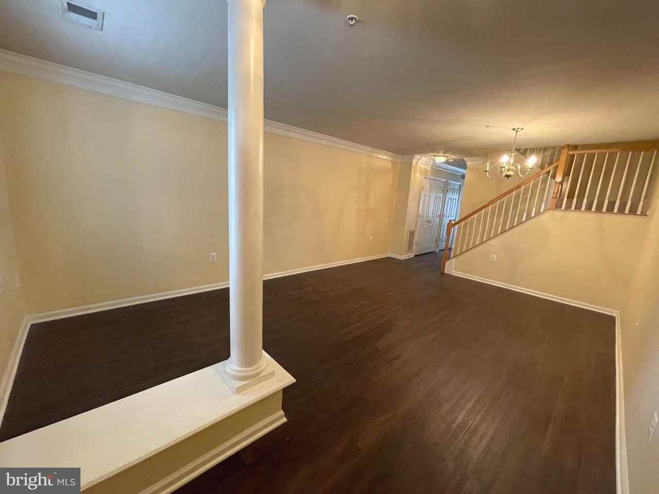 1306 Roundhouse Ln - Photo 3 of 27