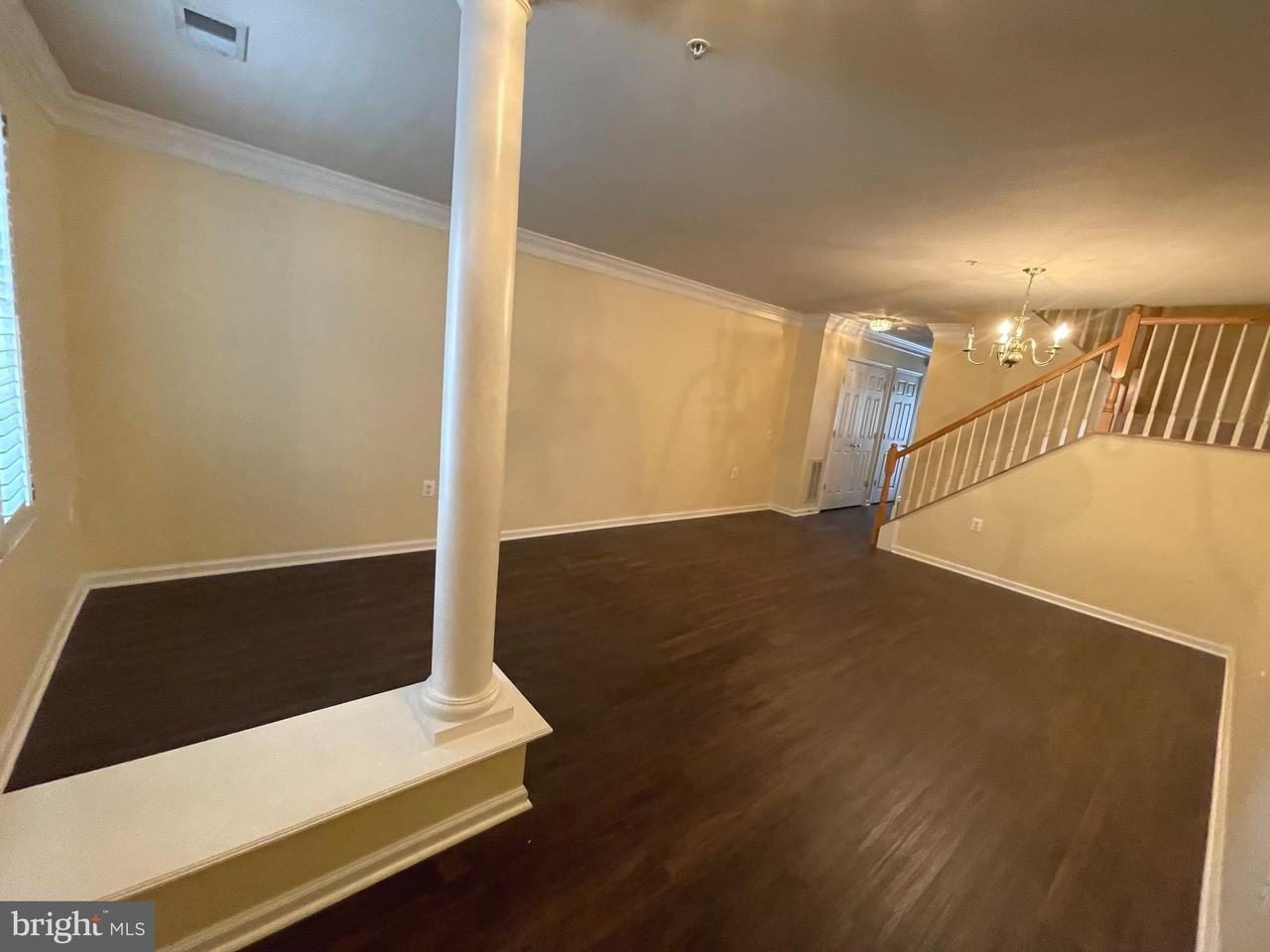 1306 Roundhouse Ln - Photo 4 of 27