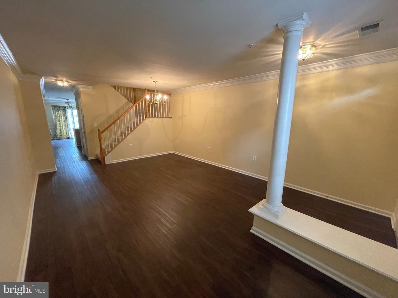 1306 Roundhouse Ln - Photo 5 of 27