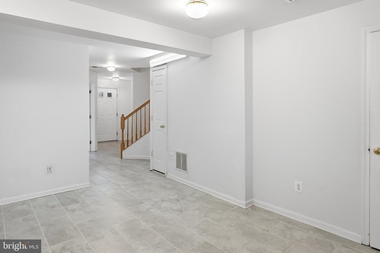 7858 Seafarer Way - Photo 4 of 31