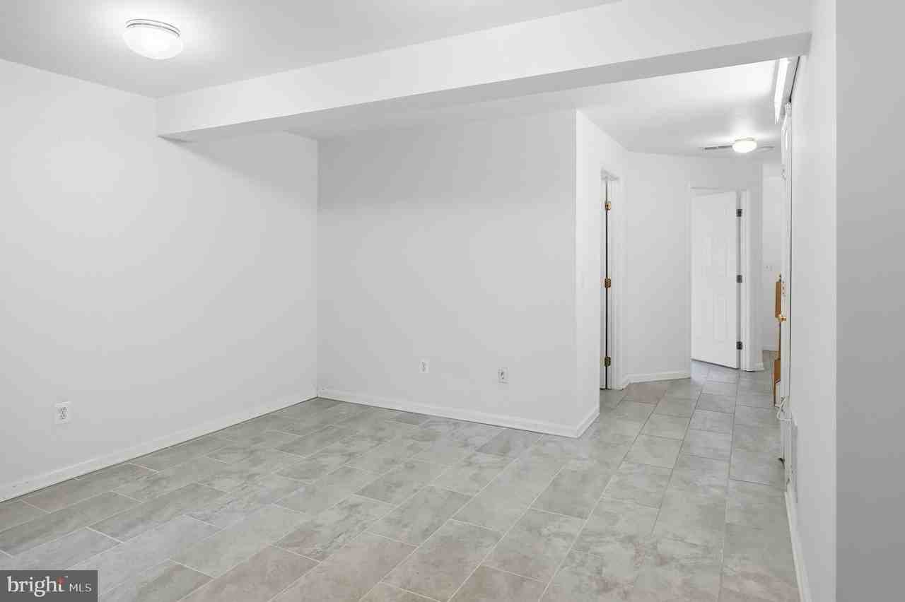 7858 Seafarer Way - Photo 6 of 31