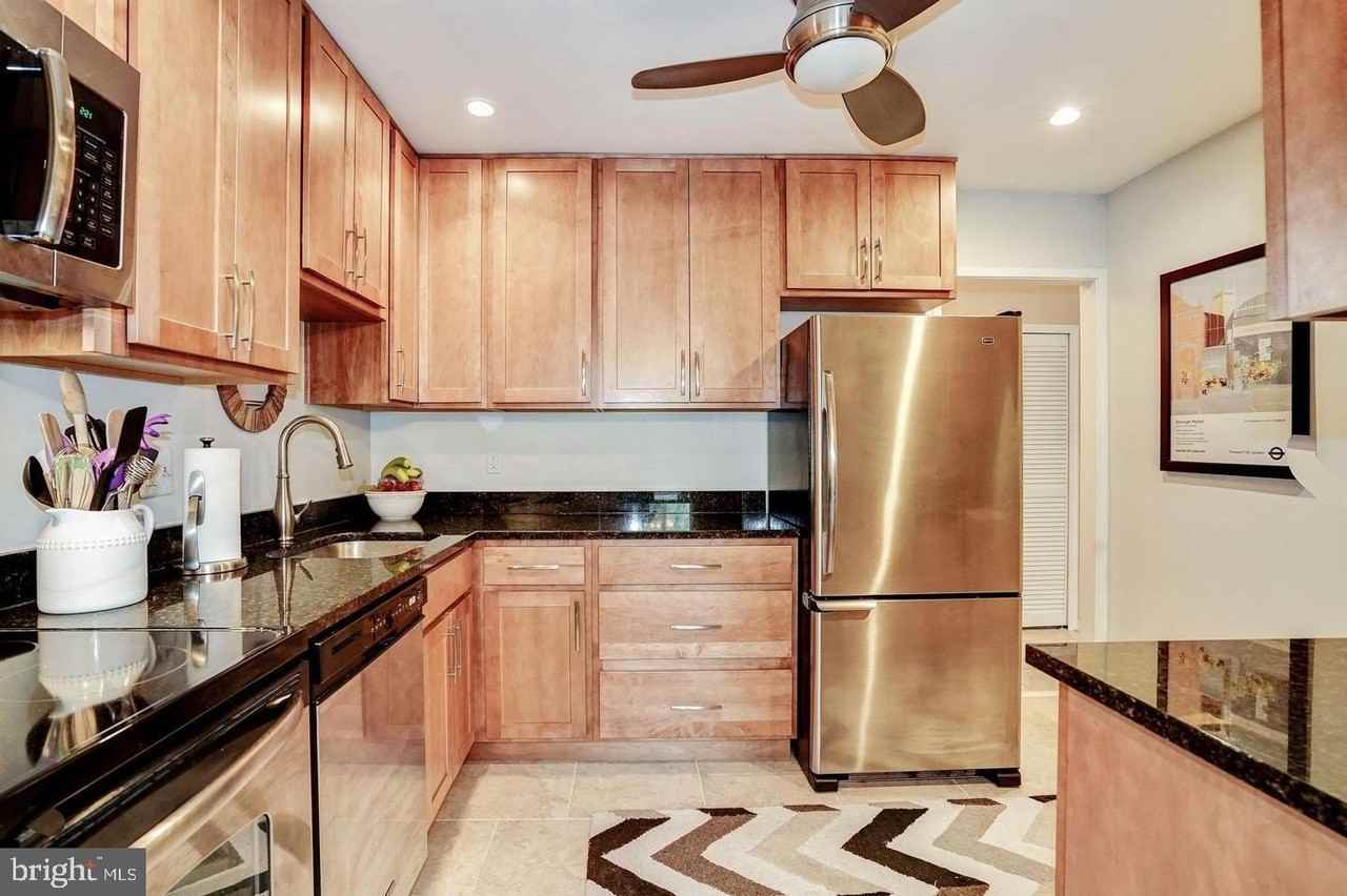 9702 Kingsbridge Dr Apt 202 #202 - Photo 2 of 45