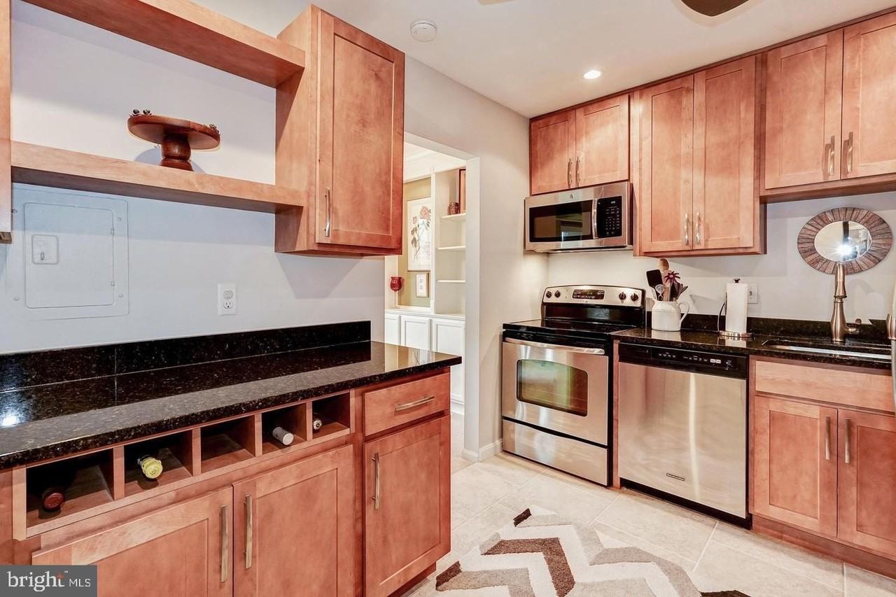 9702 Kingsbridge Dr Apt 202 #202 - Photo 5 of 45