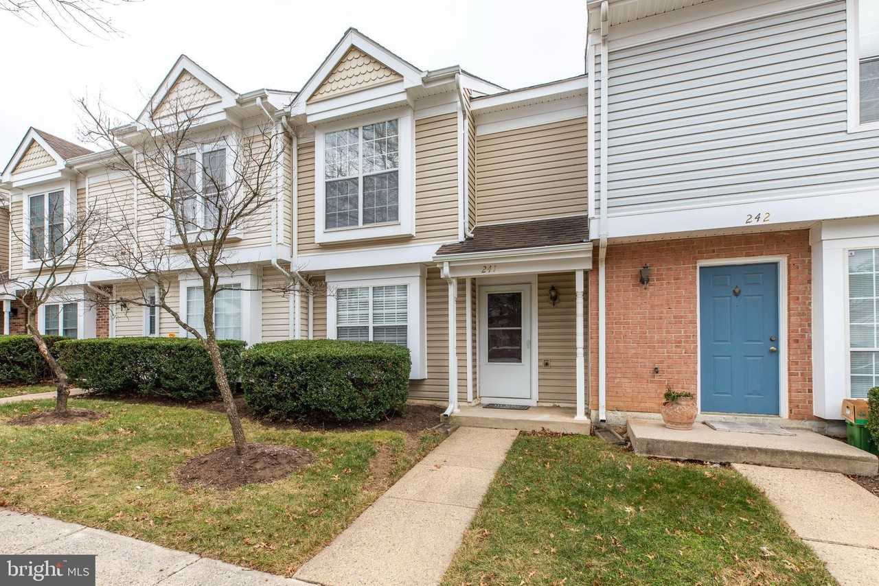 241 Coventry Sq - Photo 2 of 29