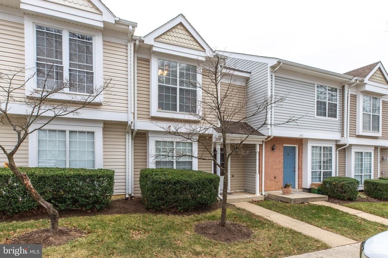 241 Coventry Sq - Photo 3 of 29