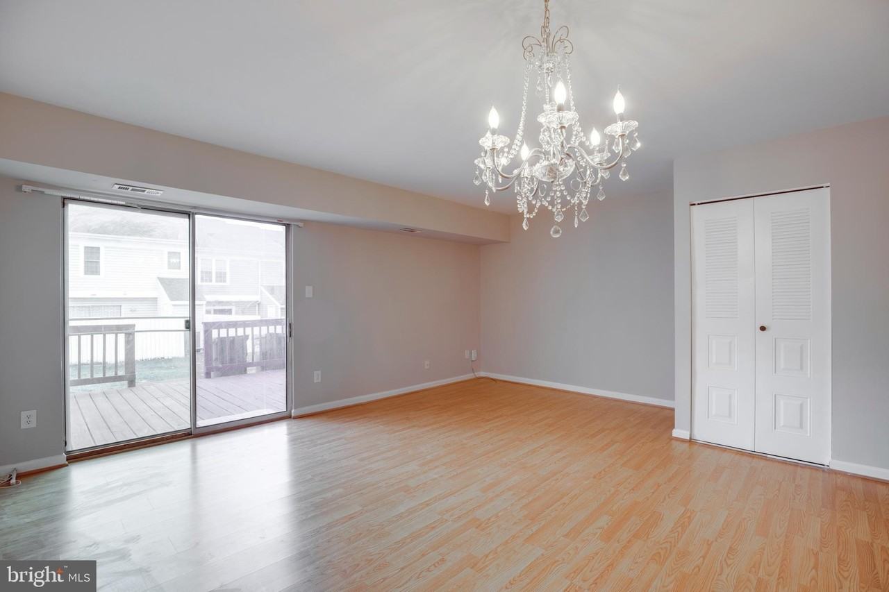 241 Coventry Sq - Photo 4 of 29