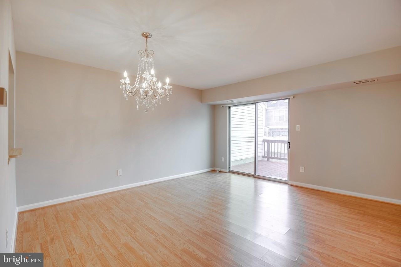 241 Coventry Sq - Photo 6 of 29