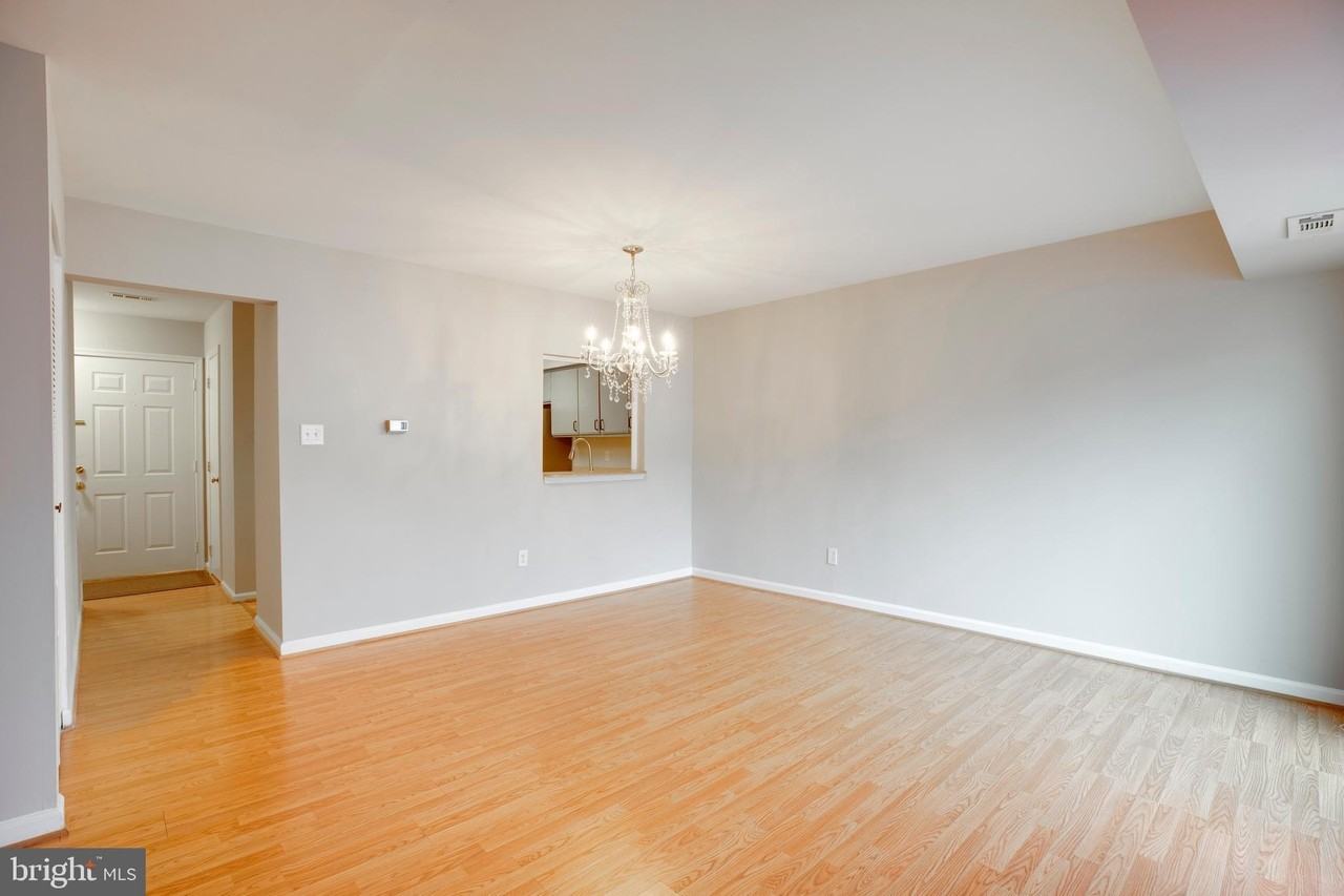 241 Coventry Sq - Photo 7 of 29