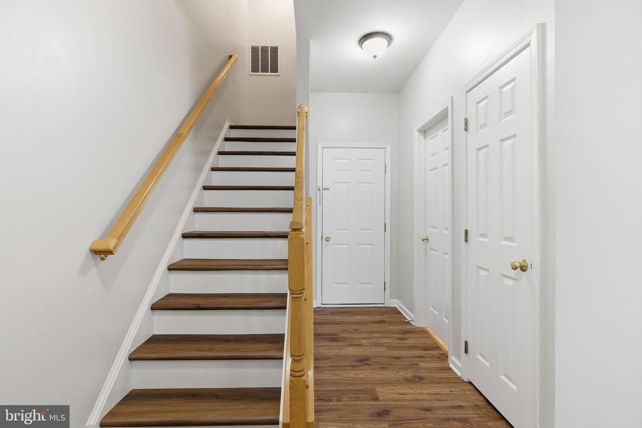 25065 Riding Center Dr - Photo 3 of 33